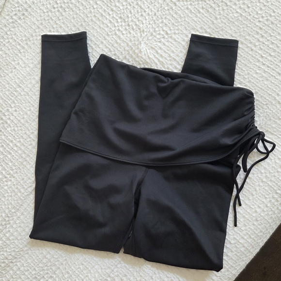 Knix Studio Leggings - Picture 6 of 7